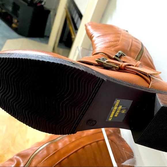 COPY - Boots - Picture 3 of 3